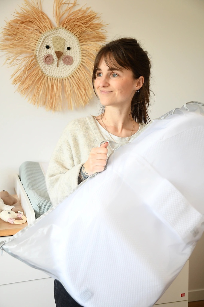 Cocon ergonomique Cocoonababy Redcastle blanc avec bande ventrale